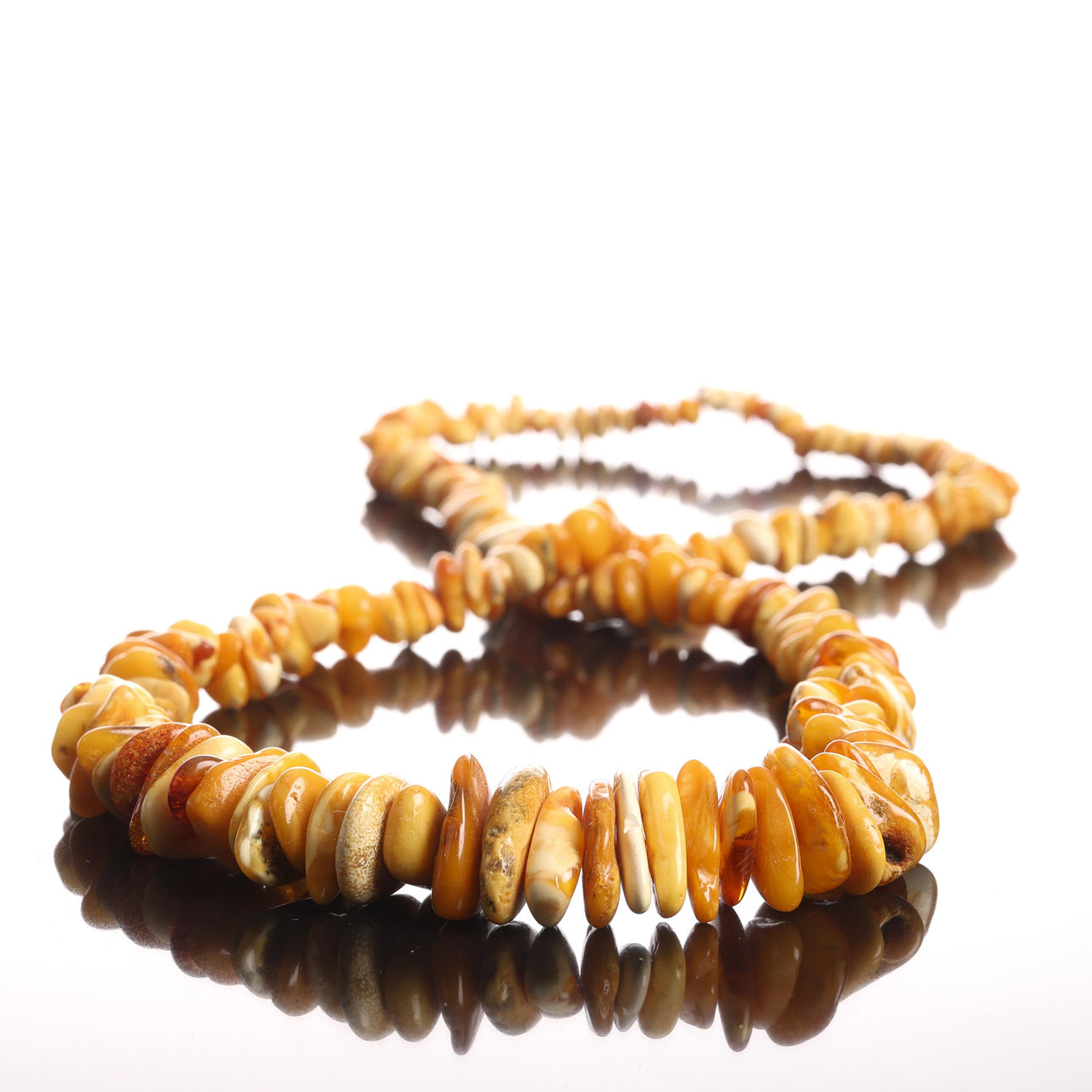 COLLAR de ámbar, peso 43,6 gramos.