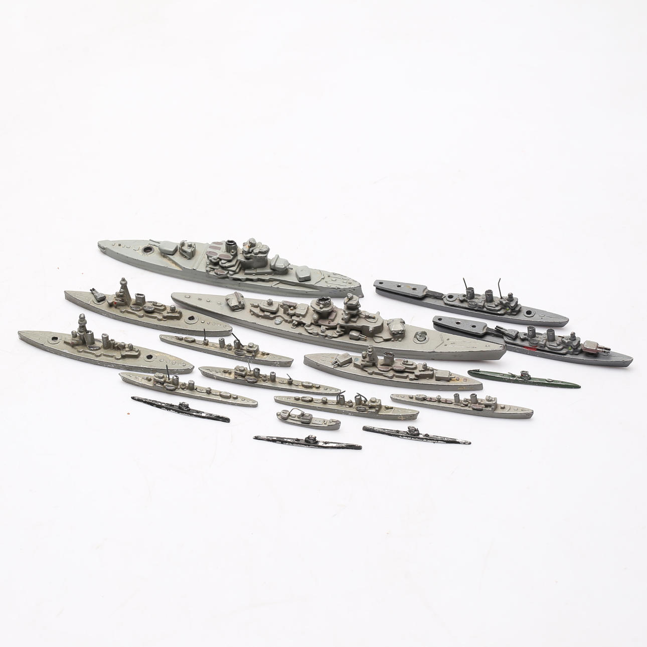 MODELLER, båtar, 17 st, bl.a. Tyskland.