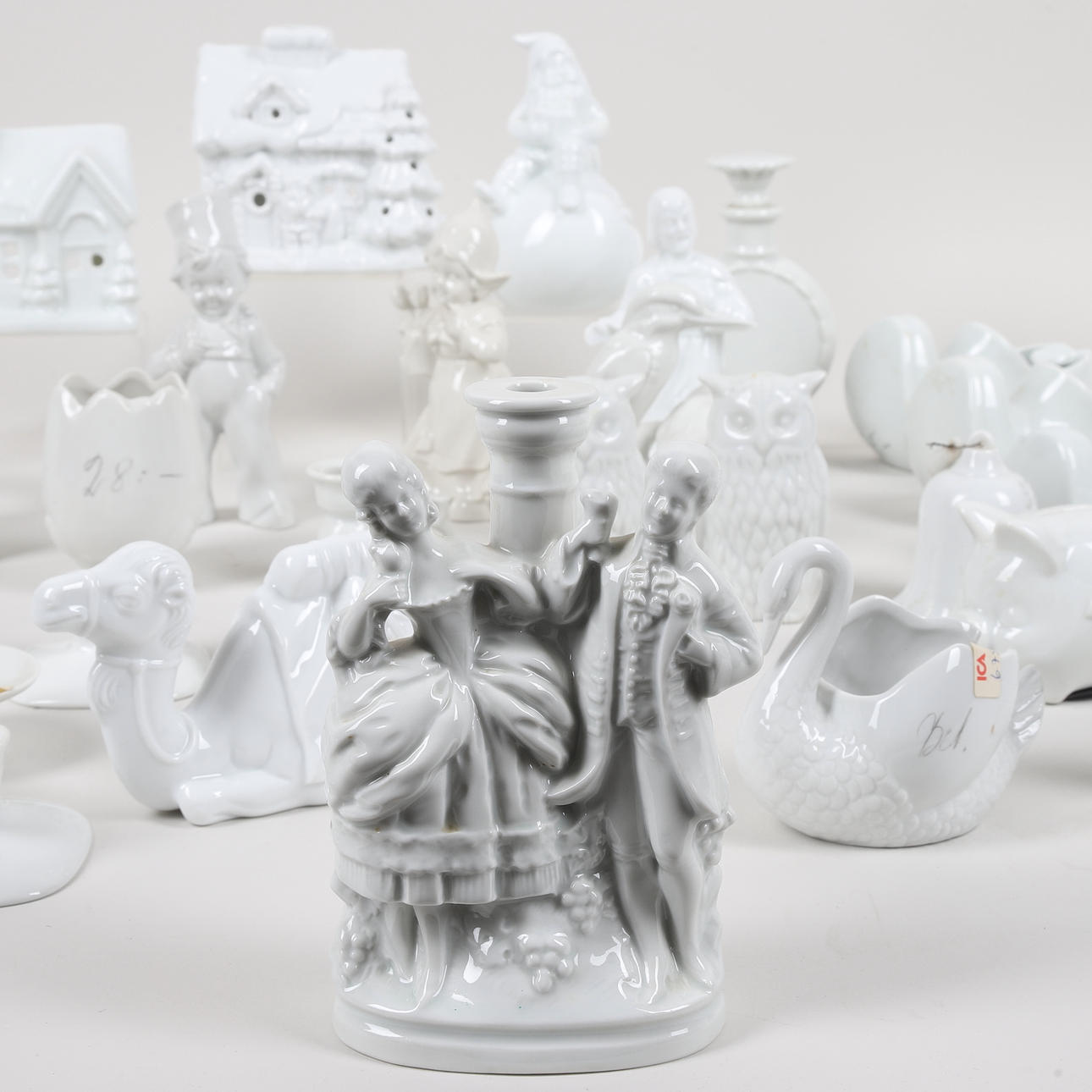 FIGURINER M.M, 30 delar, för porslinsmålning.