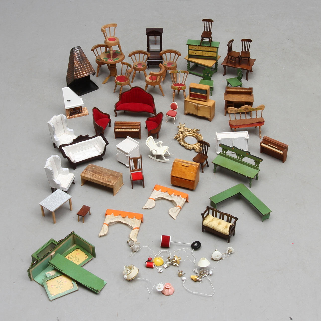 DOCKSKÅPSMÖBLER, mestadels trä, 1900/2000-tal. (I).