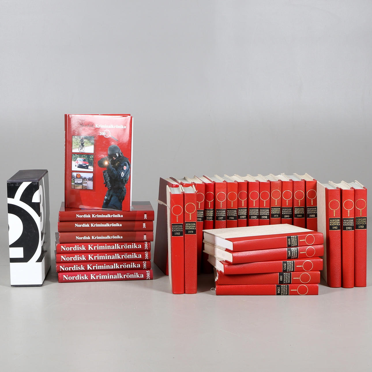 BÖCKER, 34 st, huvudsakligen Nordisk Kriminalkrönika, 19-2000-tal.