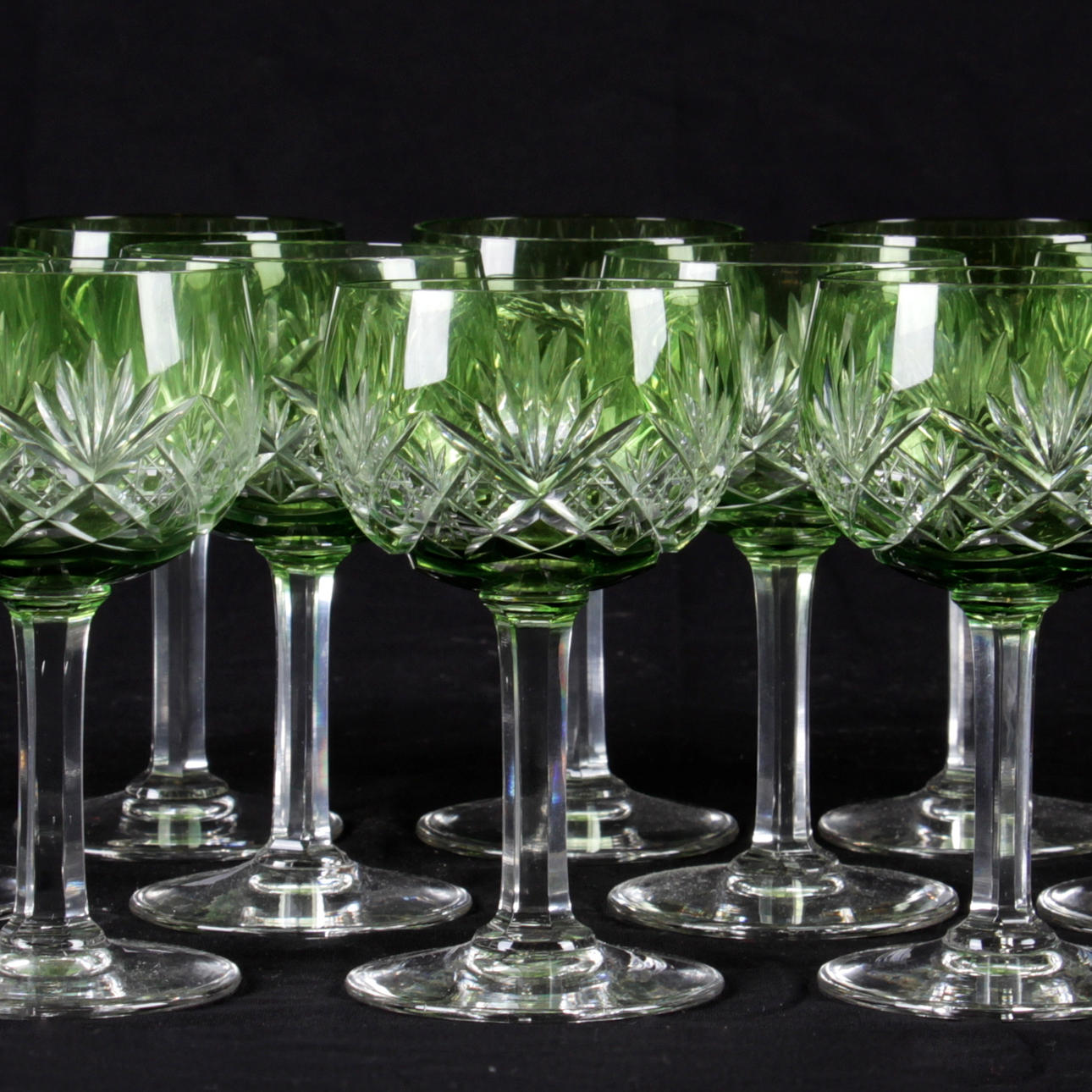 VINGLAS, 12 st. Böhmisk kristall, med slipad dekor, 1900-tal.