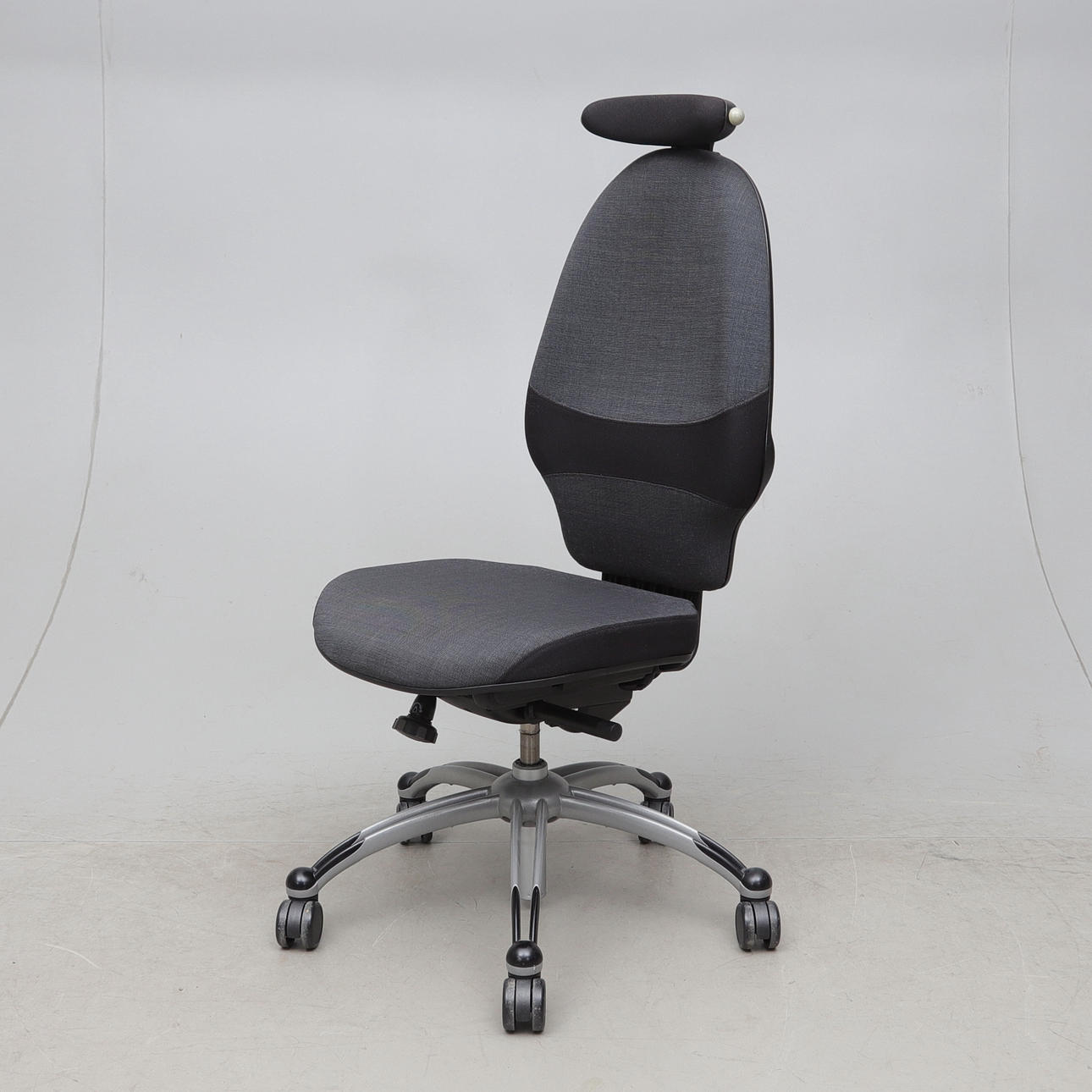 DESK CHAIR, RH Extend 220, contemporary.
