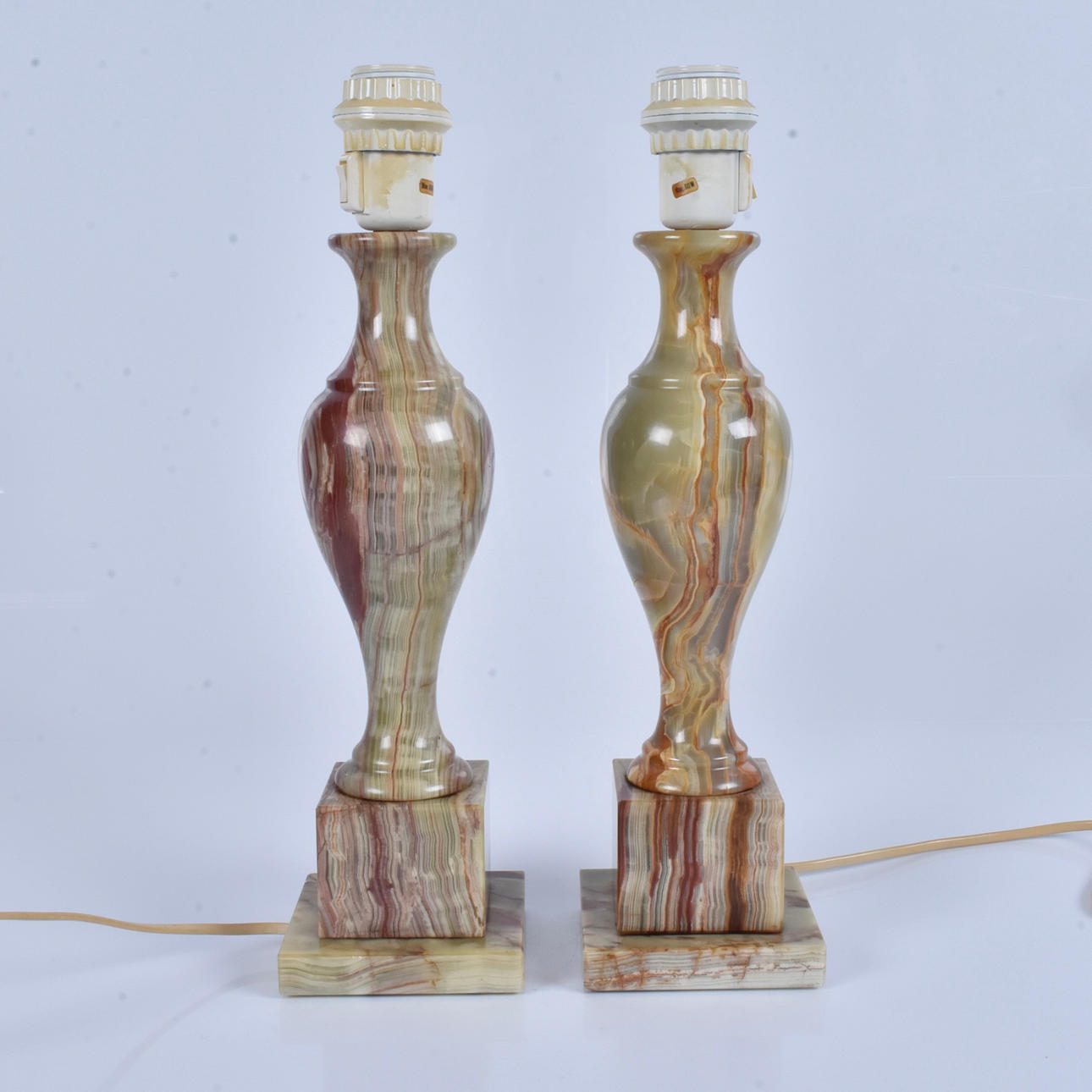 BORDSLAMPOR, 1-par, alabaster, 1900-tal.