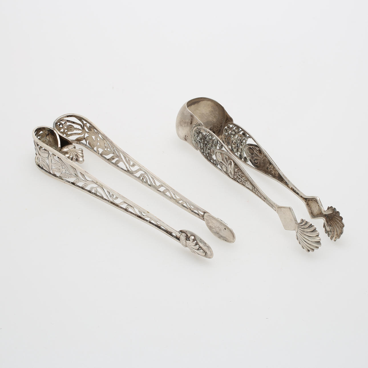 SOCKERTÄNGER, 2 st, 1800-tal, silver, vikt 94 gram.