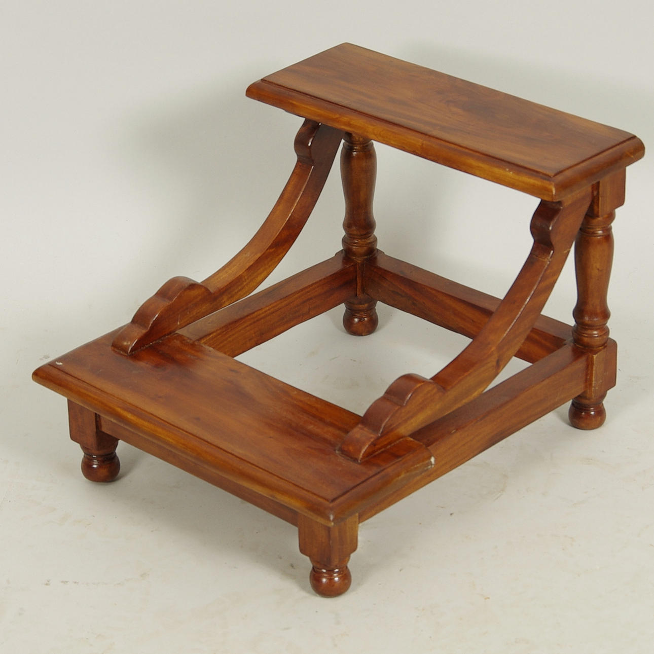 TRAPPALL, 2-stegs, mahognybetsad, samtida.