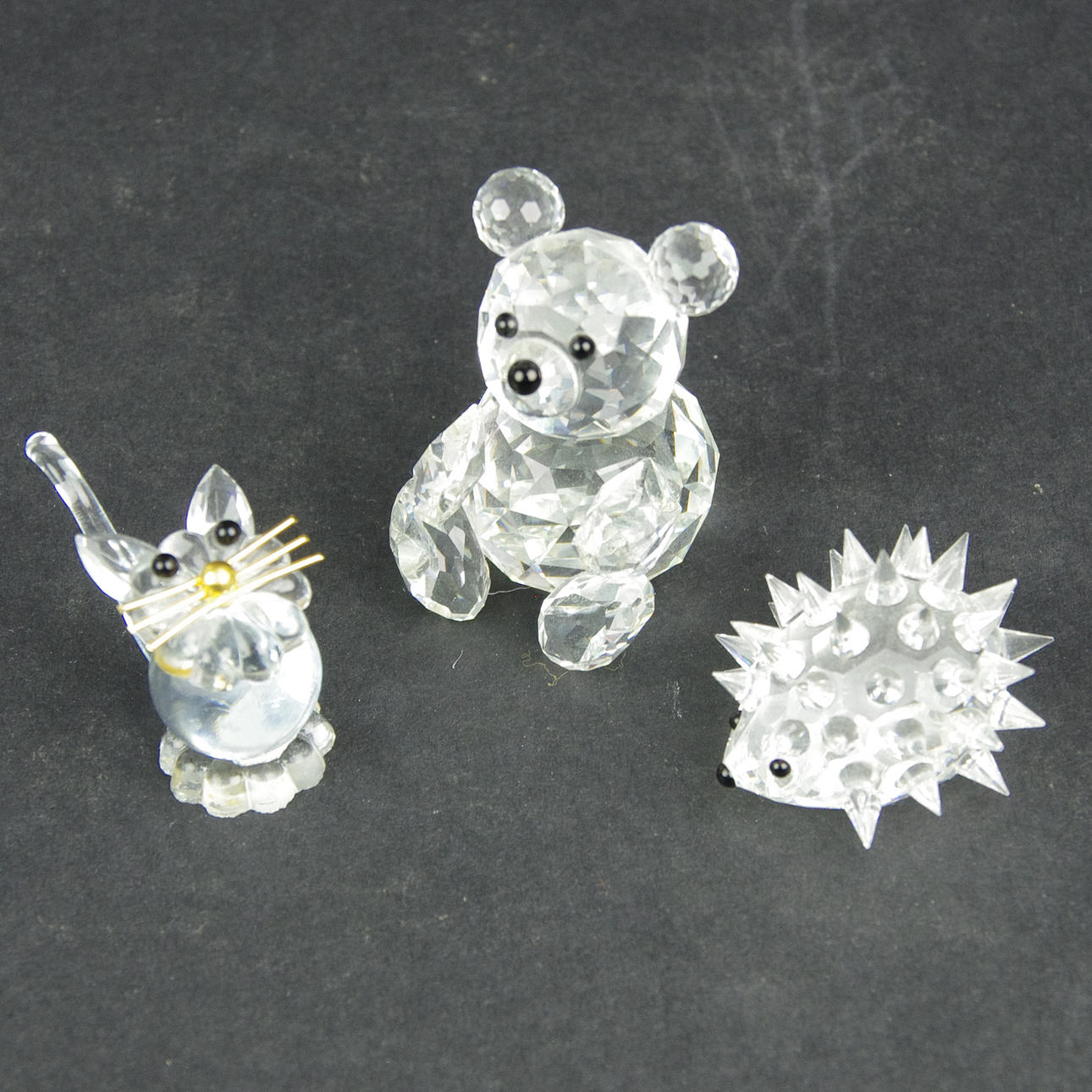 FIGURINER, 3 stycken kristall bl.a. Swarovski.