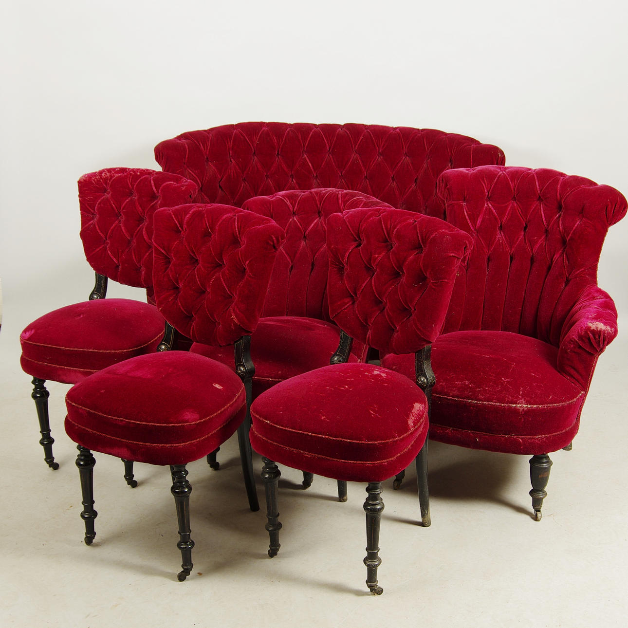 SOFFGRUPP, röd plysch, tapetserarmodell.