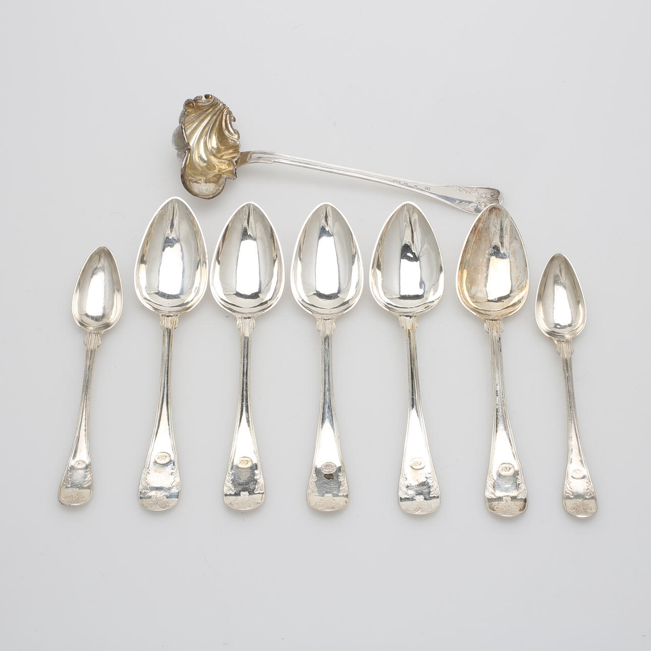 SKEDAR, 7 st samt SÅSSKED, silver, "Gammal Fransk", 1800-talets andra hälft, vikt 251 gram.