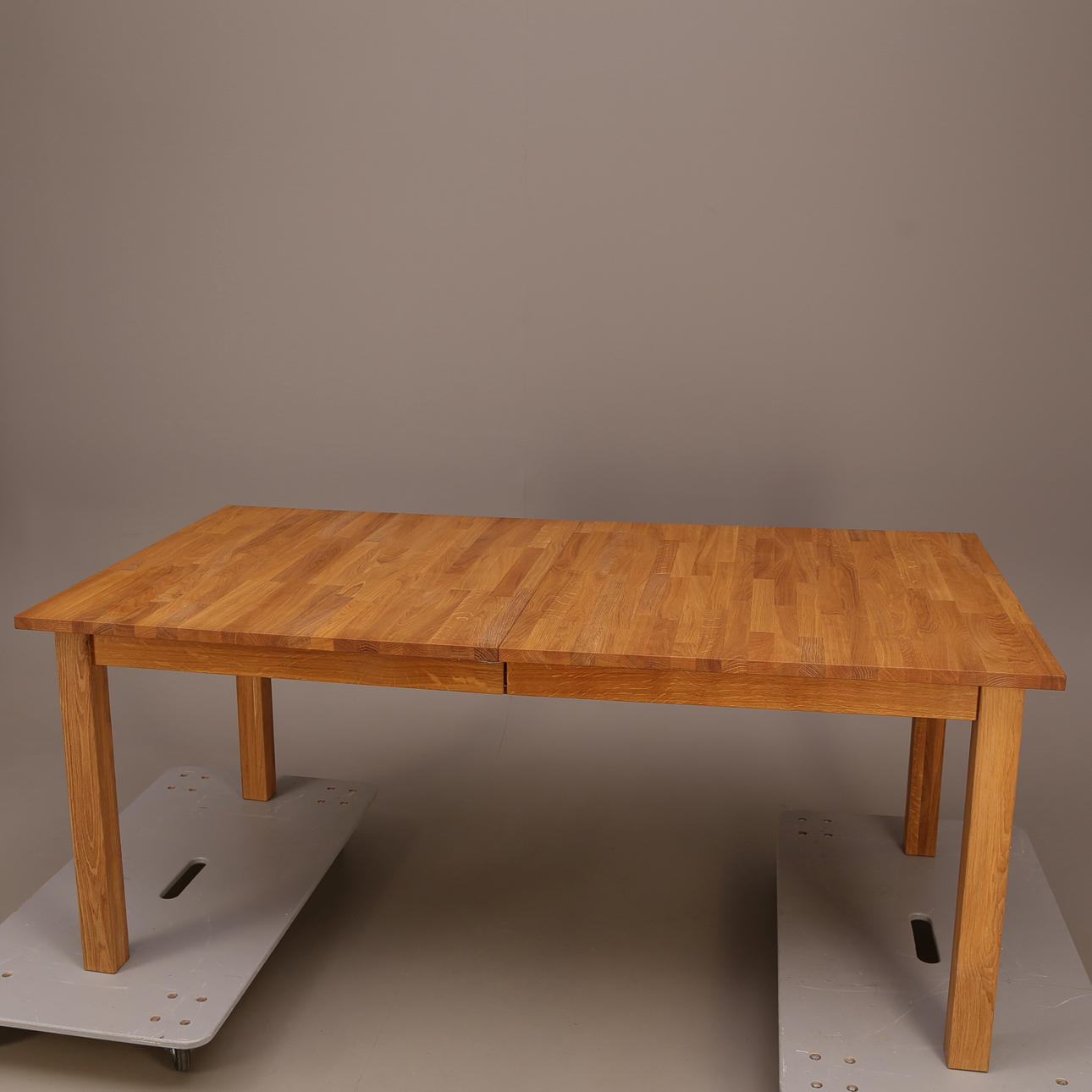 BORD, ek, fyra iläggsskivor, FLEXI - KontinentalMöbel, 2009.