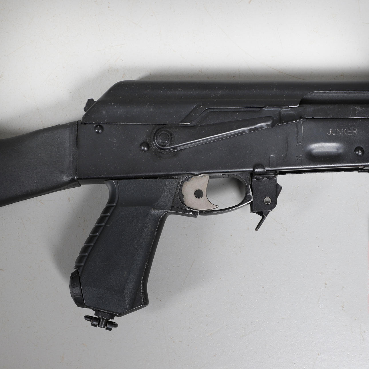 A KALASHNIKOV STYLE RUSSIAN MADE AIR RIFLE. Weapons & Militaria ...