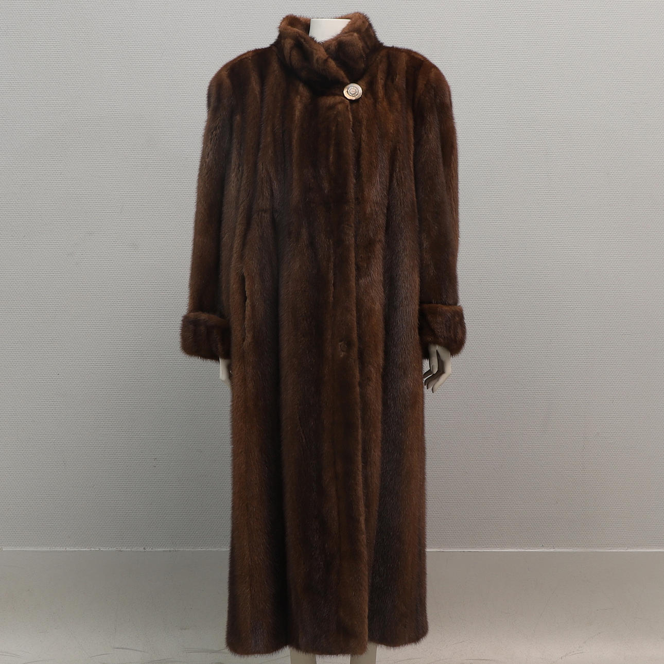 大人女性の A FUR COAT, Saga Mink Superb Quality Ranched Mink, Kajs Fäls ジャケット・アウター