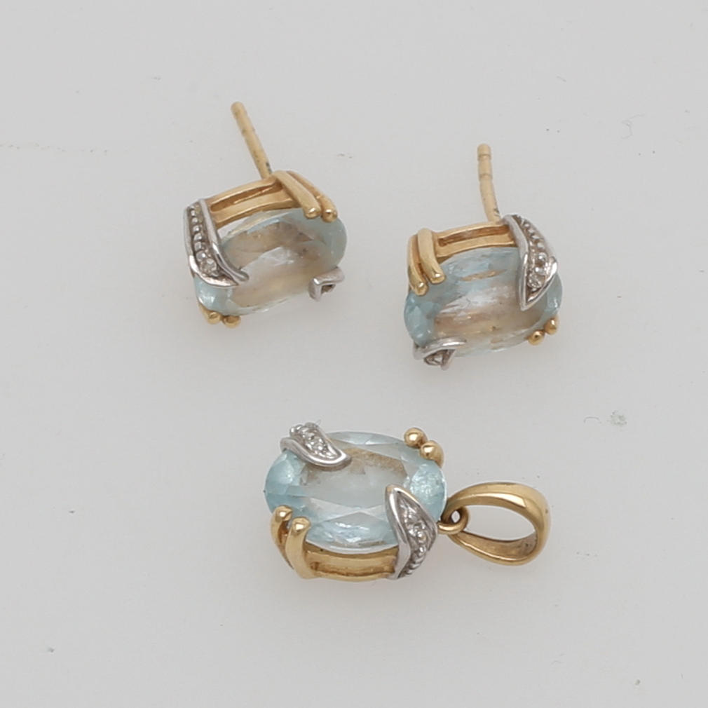 ÖRHÄNGEN, ett par samt HÄNGSMYCKE, guld 18 K med stenar och briljanter, totalvikt 3,37 gram.