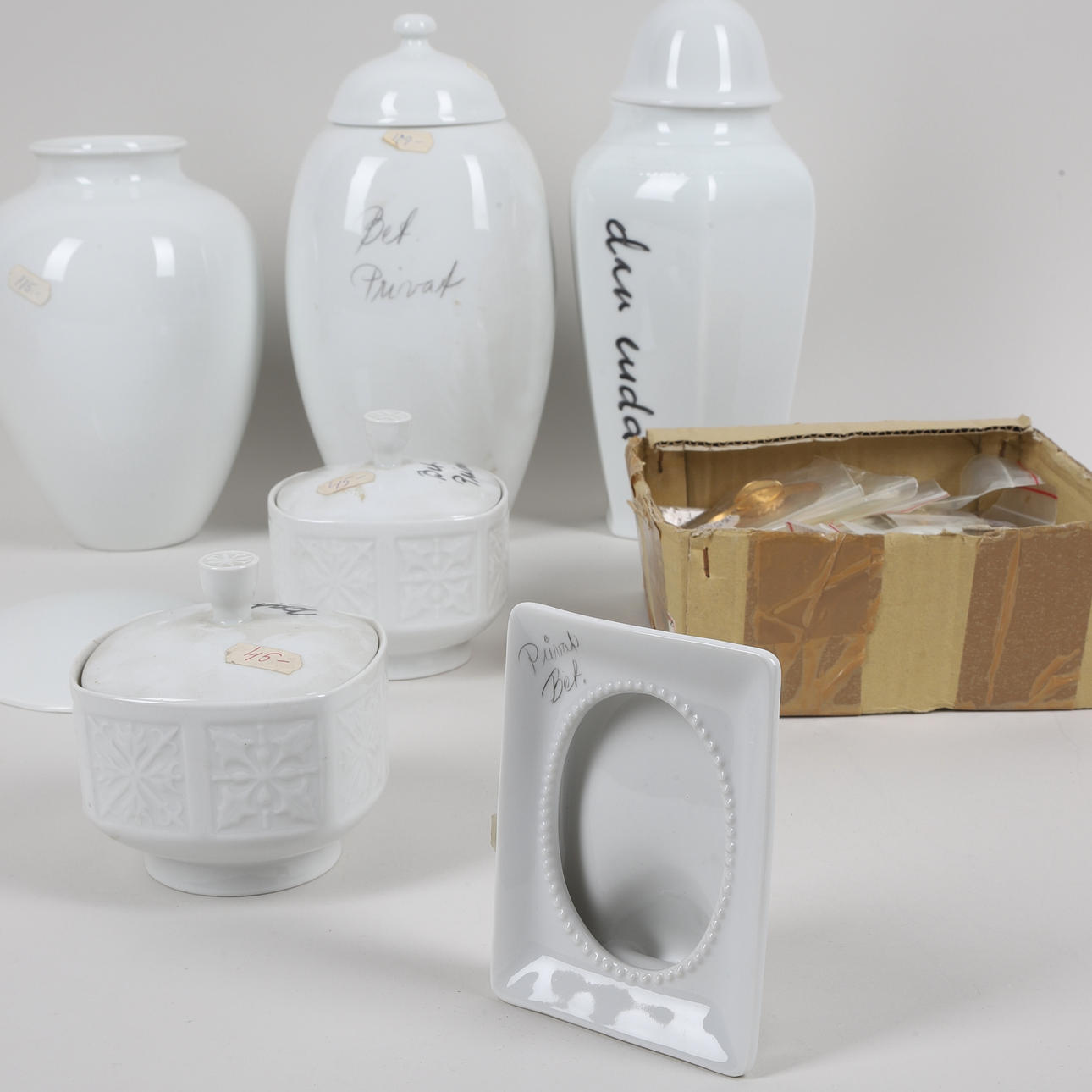 PORCELAIN OBJECTS, lot, for porcelain painting, incl. manufacture of ...