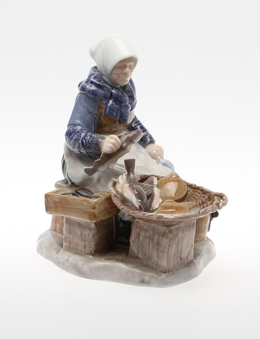 FIGURIN. Fiskargumma, porslin, Bing & Gröndahl, signerad Axel Locher.