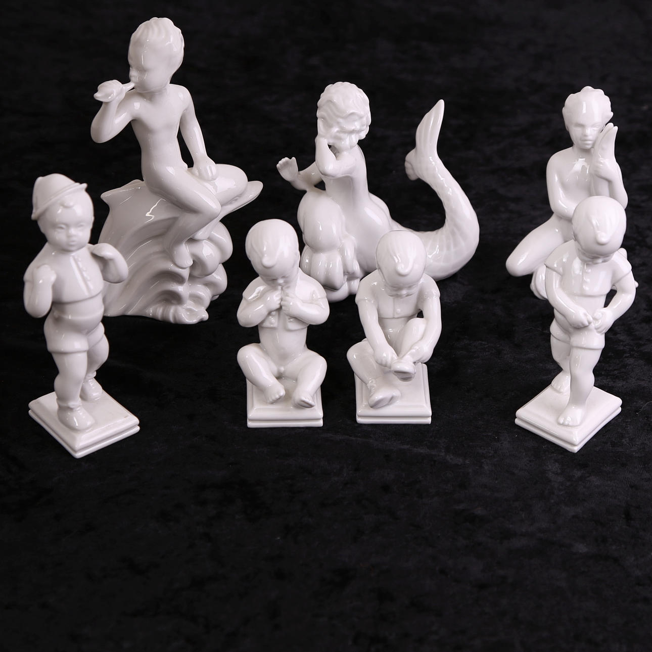 FIGURINER, 7 st, porslin, glaserade vita, Rörstrand.