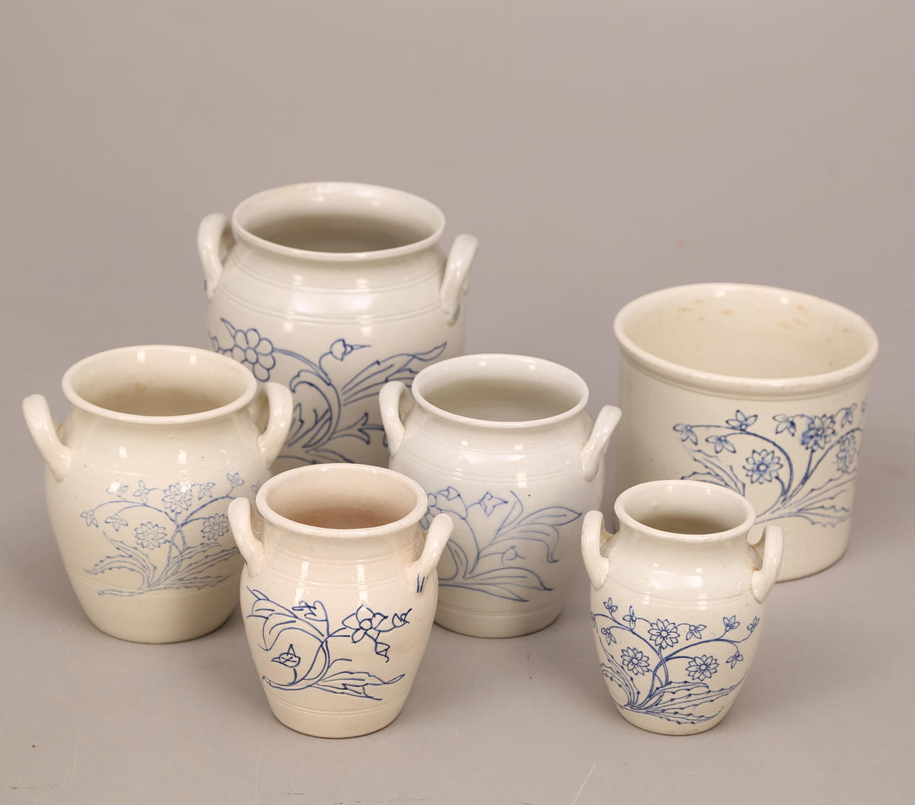 KRUKOR, 5 st, stenmassa, blåvita + BURK, stenmassa, blåvit.