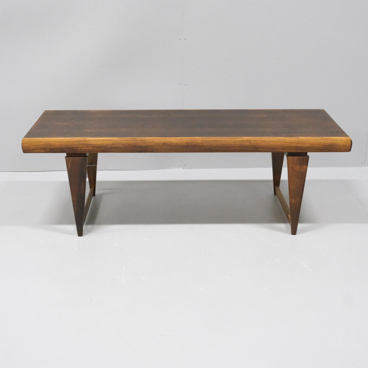 COFFEE TABLE. ROSEWOOD. 1960S/70S.