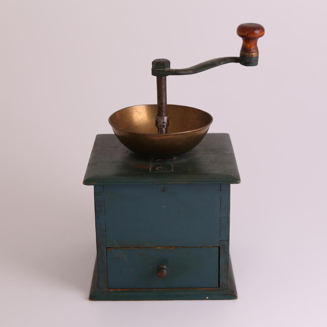 KAFFEKVARN med låda, trä, originalfärg blå, 18-/1900-tal.