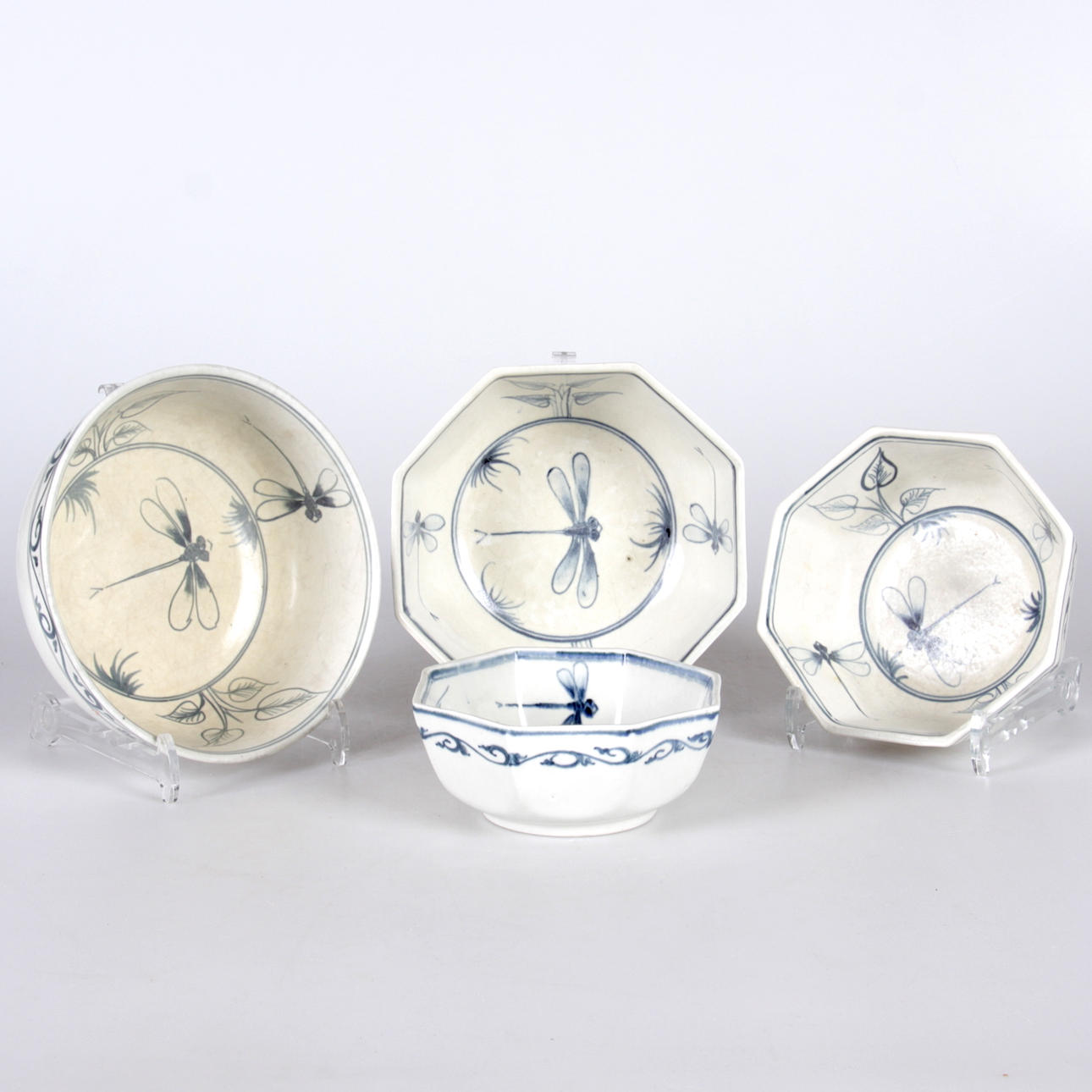 SKÅLAR, 4 st. Keramik, dekor av trillsländor, 1900-talets andra hälft.