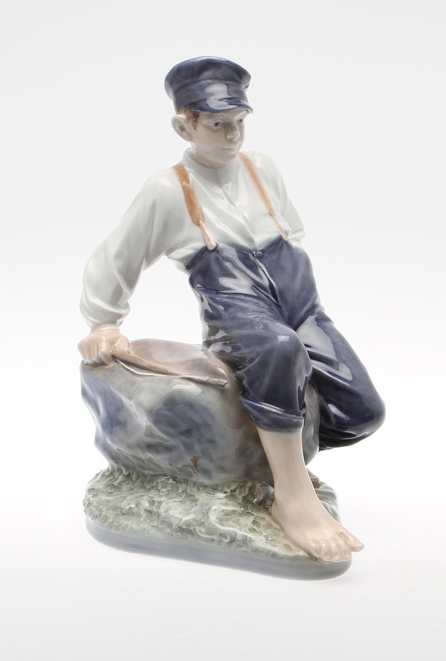 FIGURIN. Pojke med käpp, Royal Copenhagen, signerad.