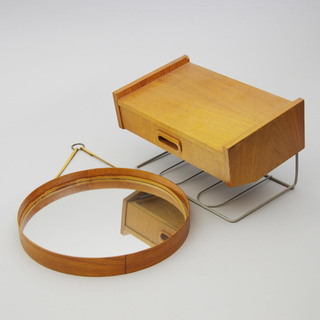 TELEFONHYLLA SAMT SPEGEL, teak/string, 1900-talets mitt.