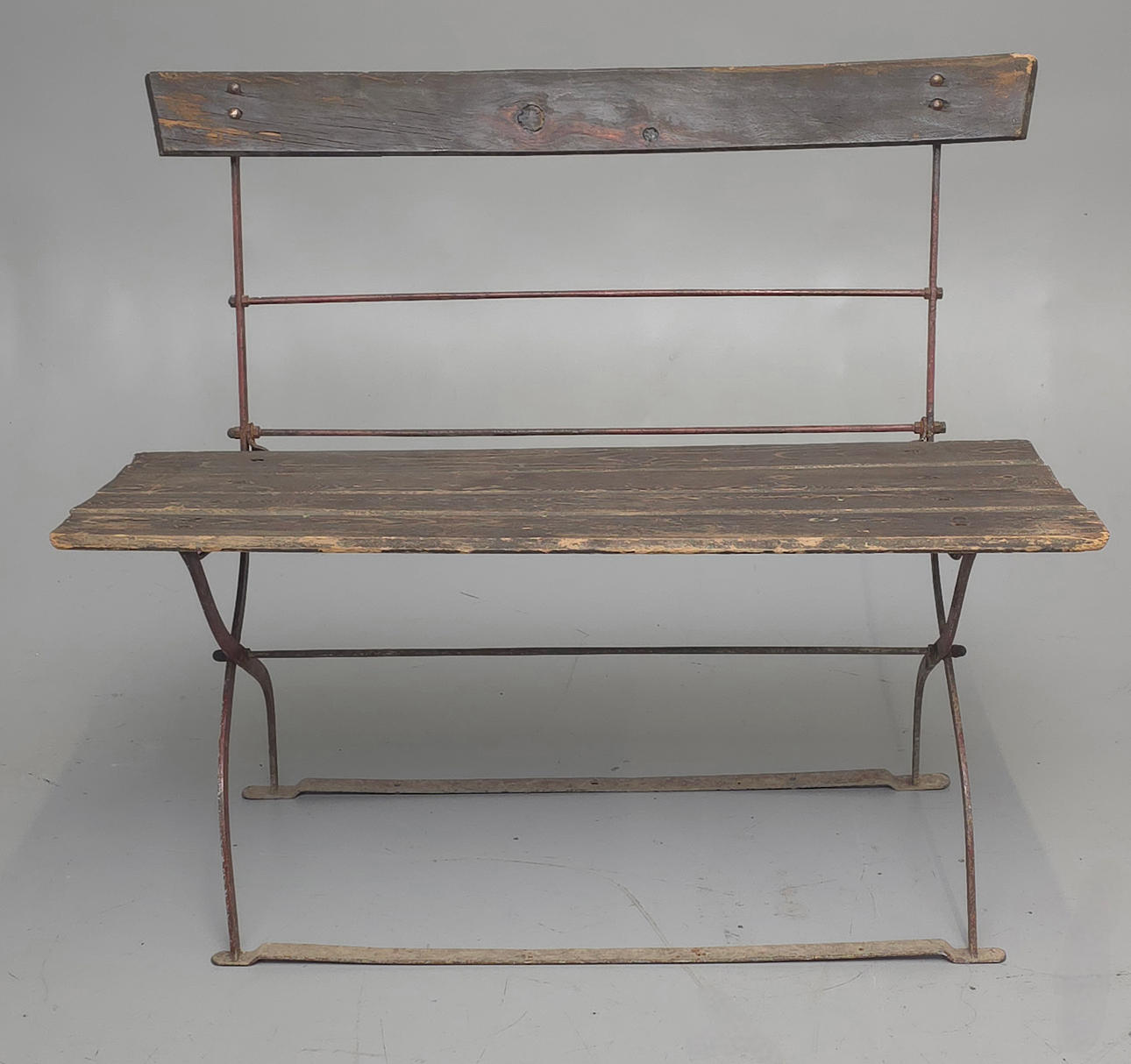 60-TALETS TRÄ- OCH JÄRNBÄNK.