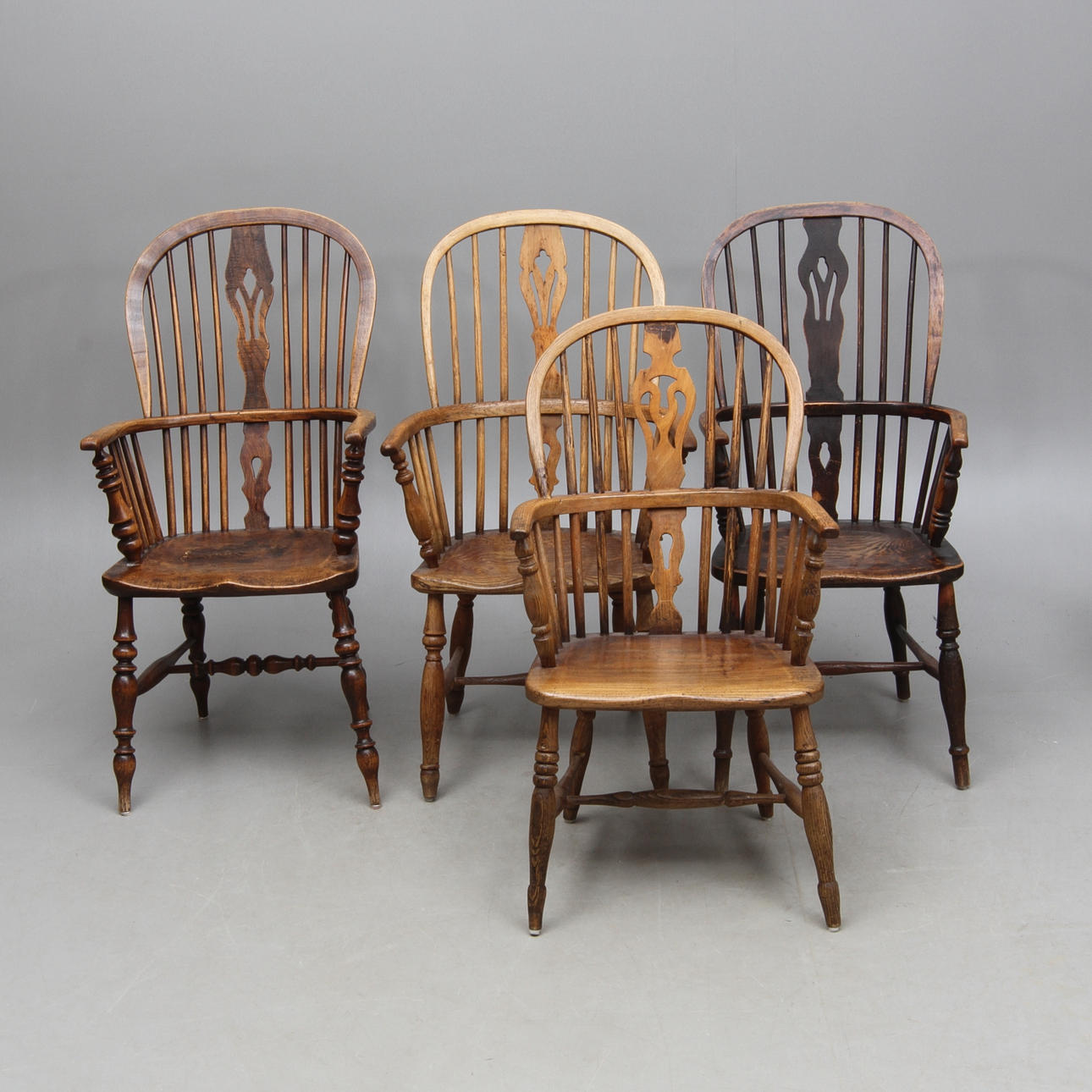 KARMSTOLAR, 4 st snarlika, Windsor modell, 18 och 1900-tal.