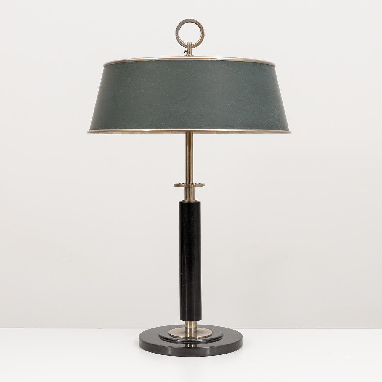 ERIK TIDSTRAND. Eine Tischlampe, Modell 27524, Nordiska Kompaniet, Funkis, 1920er/30er Jahre.