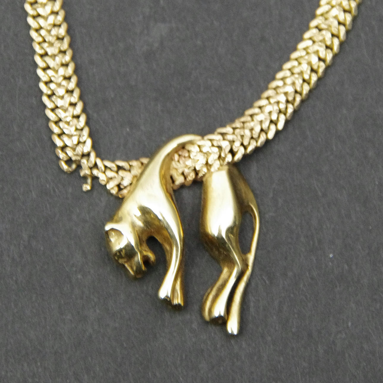 HALSBAND MED HÄNGE, länken märkt 9K guld.