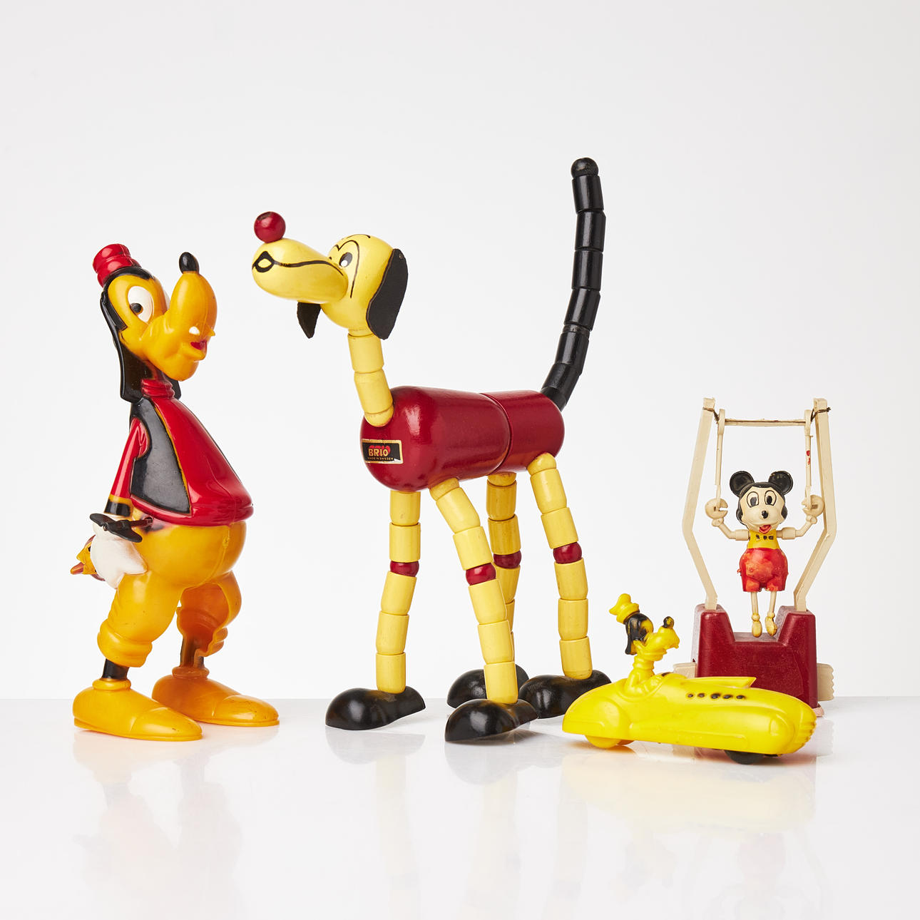 PARTI LEKSAKER, 4 st, 1900-talets mitt, bl.a. Brio, Walt Disney, i trä ...
