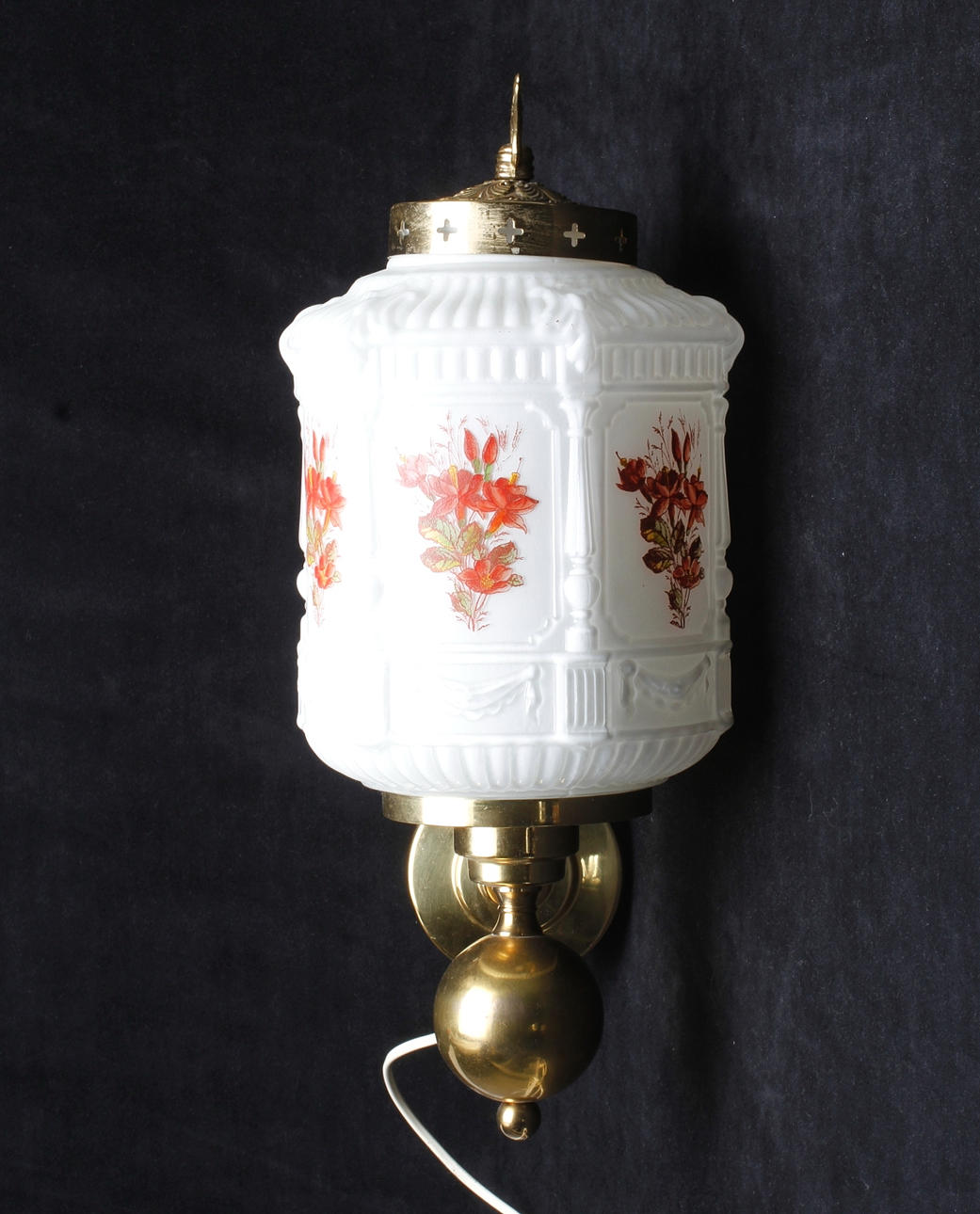 VÄGGLAMPA, mässing och glas. 1900-talets fjärde kvartal.