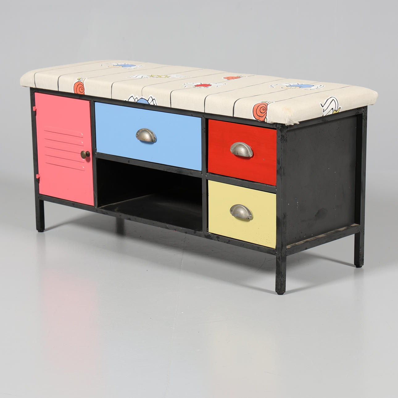 INDUSTRIBÄNK, bemålad plåt.