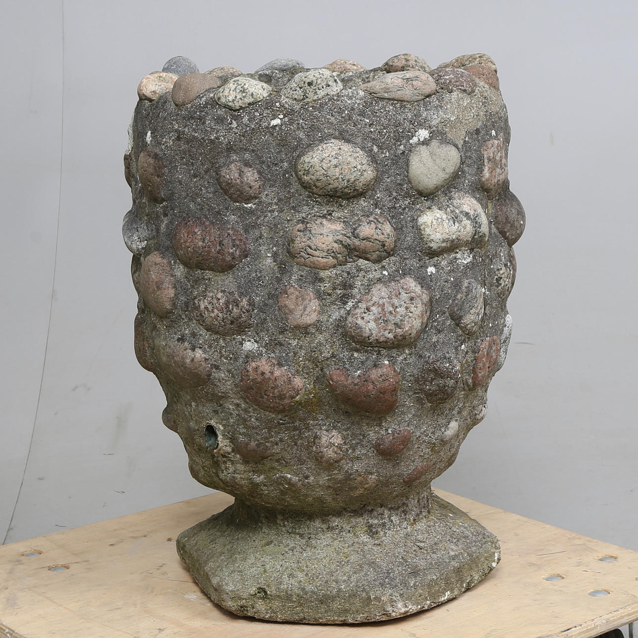 TRÄDGÅRDSURNA, sten.