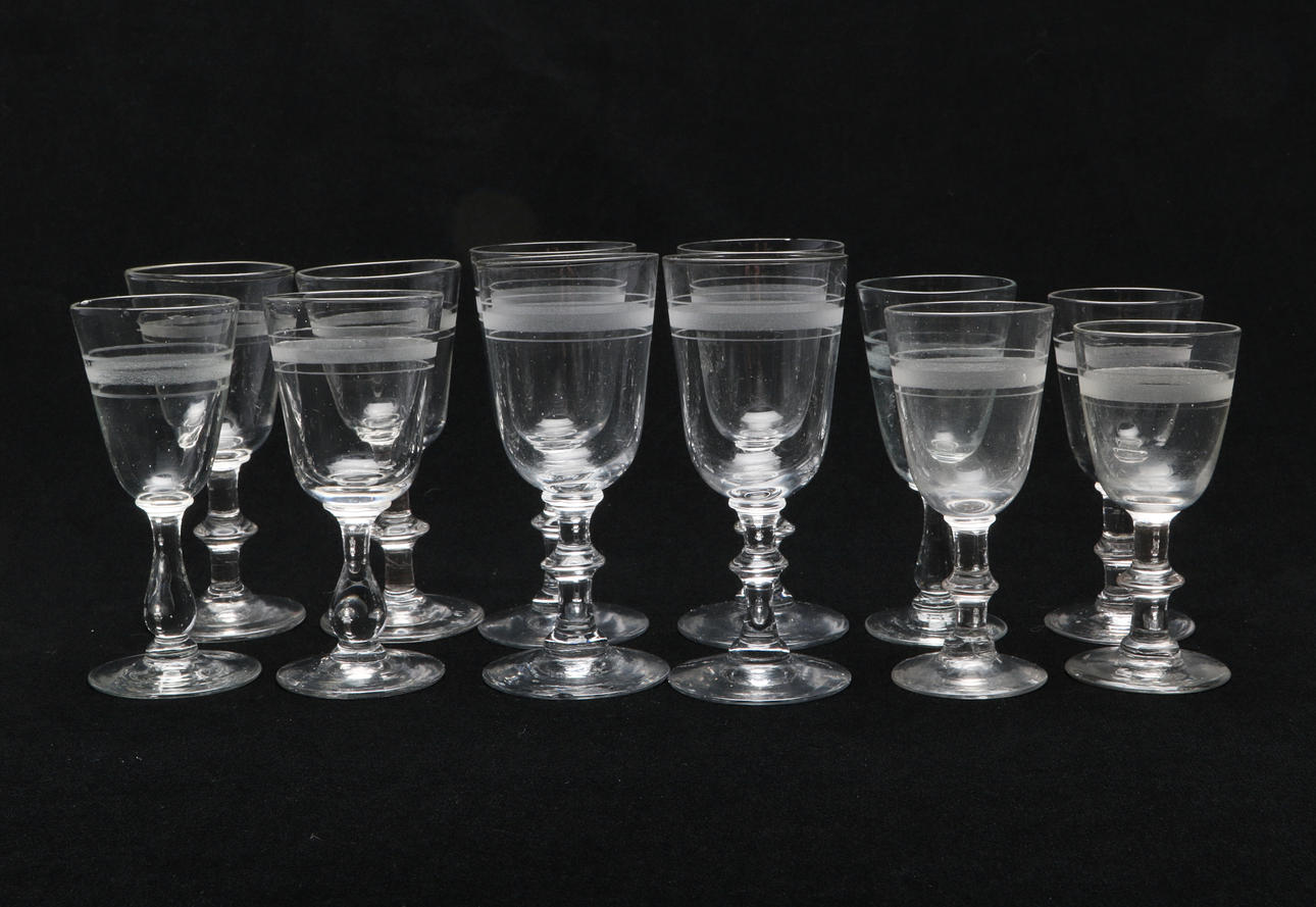 SNAPSGLAS, Rydbergsglas. 12 st. skiftande höjd. 1900-tal.