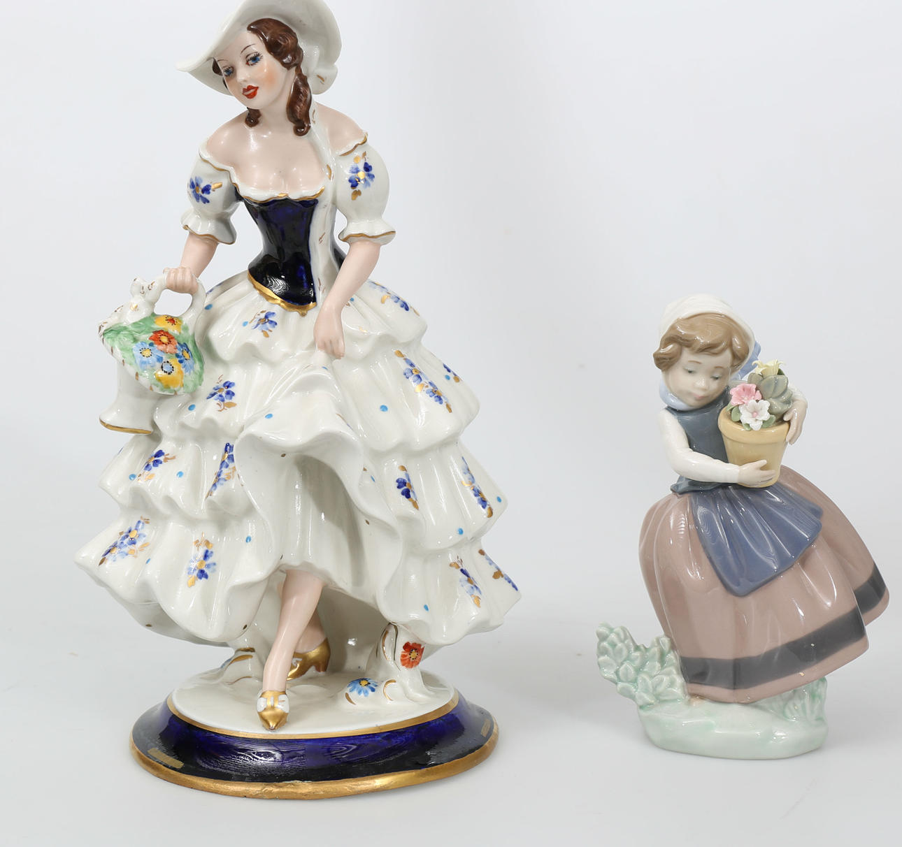 FIGURINER, porslin, 2 stycken, Royal Dux och Lladro.