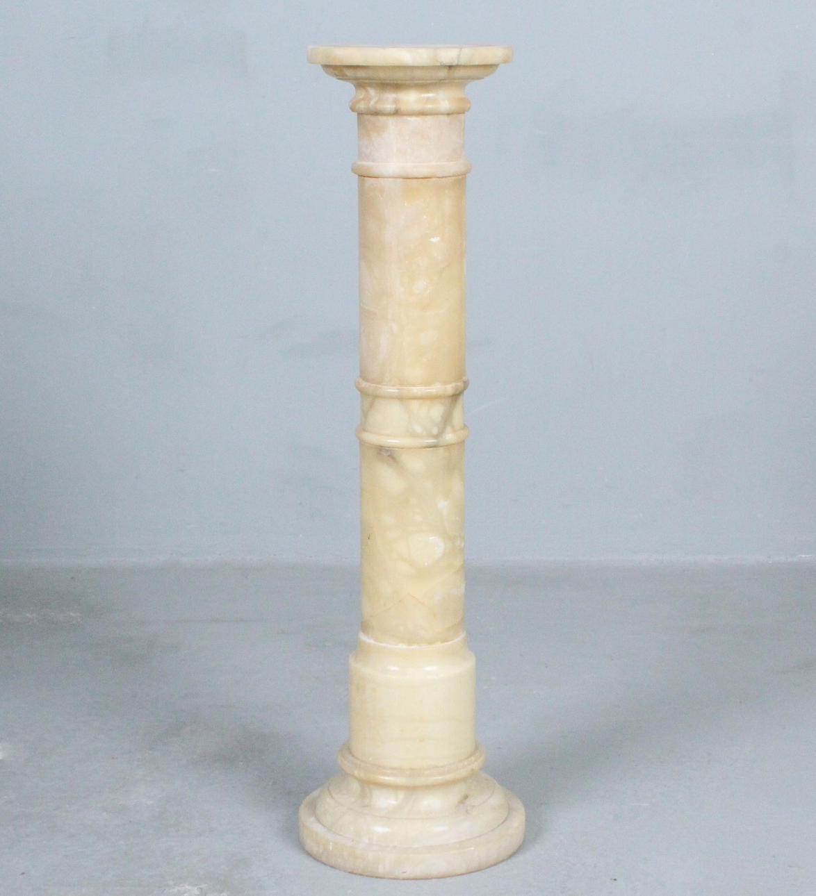 Alabaster kolonn.