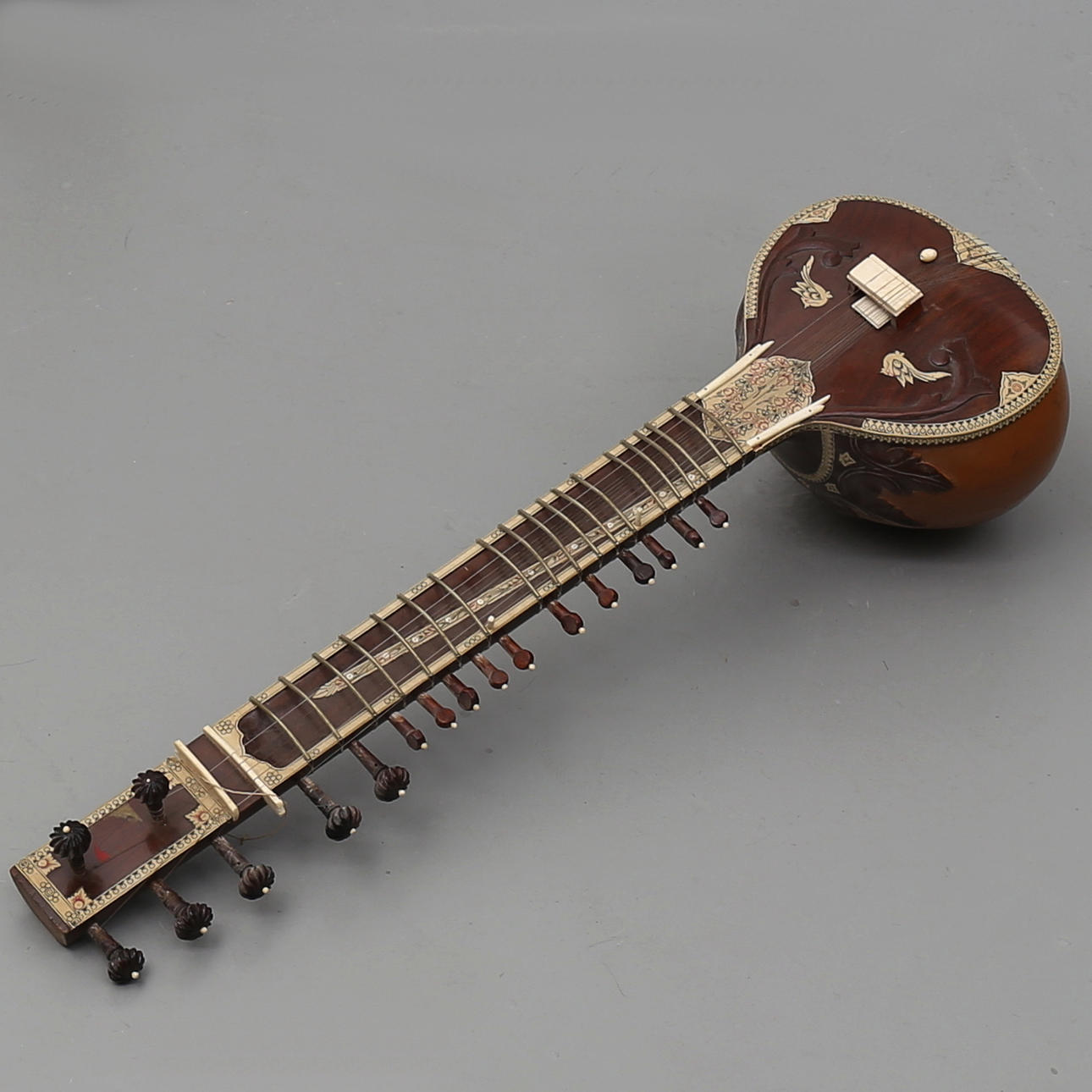 INDISK SITAR, 1900-tal.