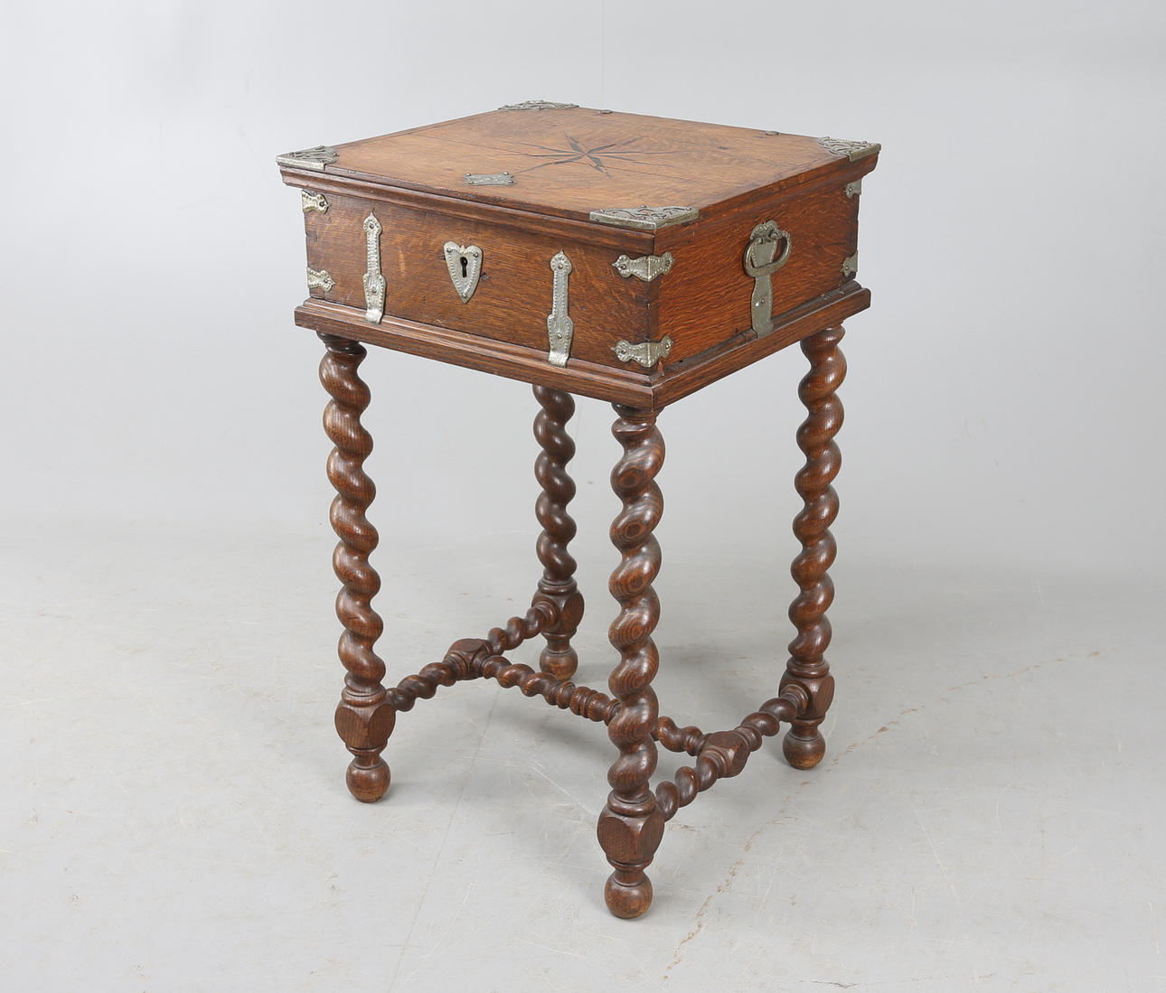 SKRIN, Barock, 1700-tal, dekor av Smålandsstjärnan.