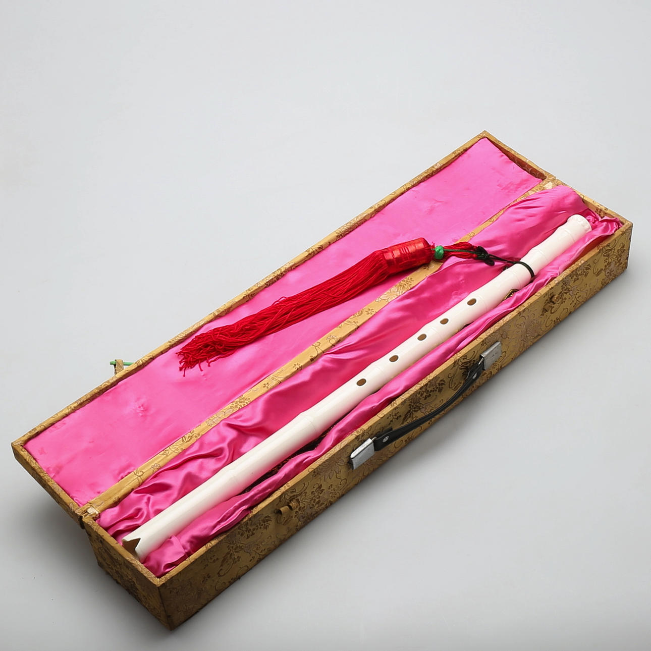 FLÖJT, glas, Kina, 1900-talets andra hälft.