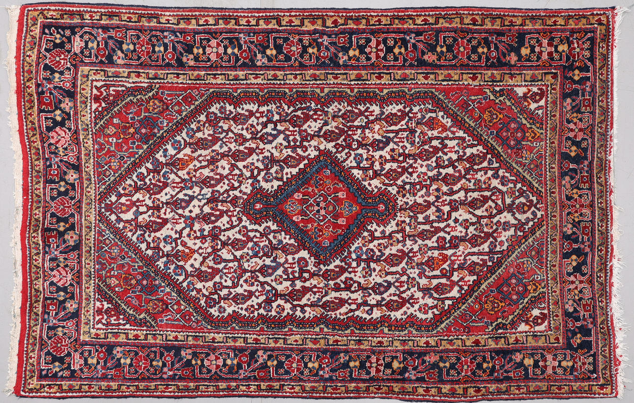 GEKNOTETER TEPPICH, BIDETS, HALBANTIK.