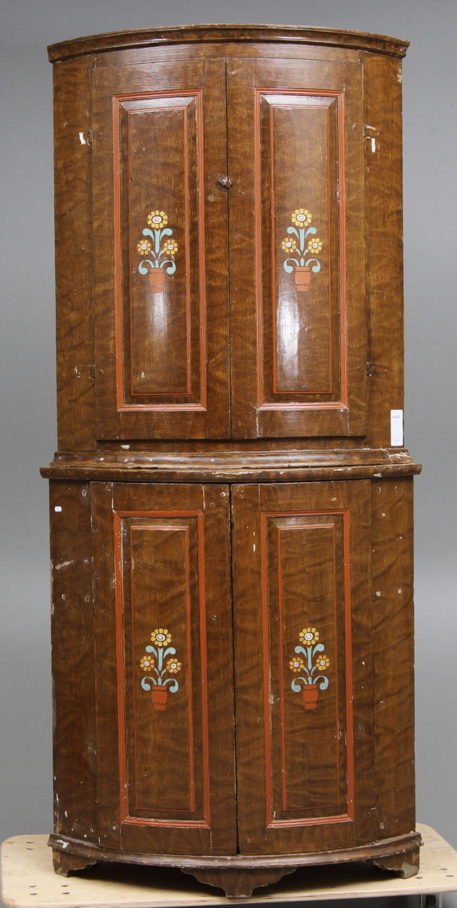 HÖRNSKÅP, allmoge, 1800-tal.