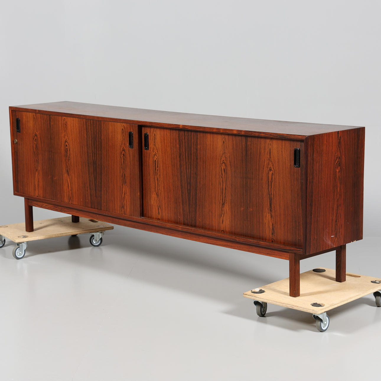 SIDEBOARD, jakaranda.