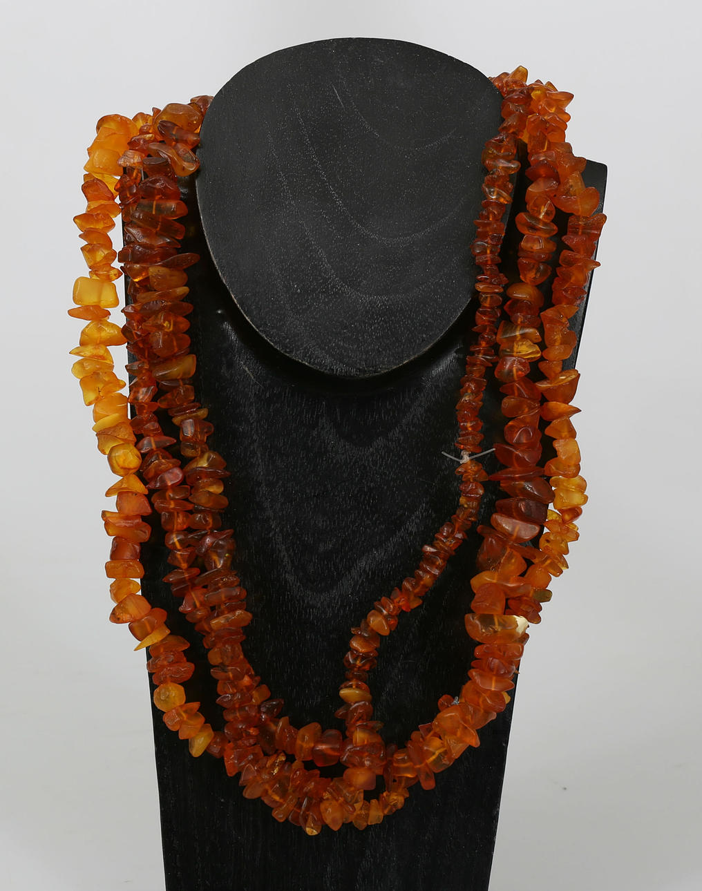 COLLIER, bärnsten, 3 stycken, 1900-tal.