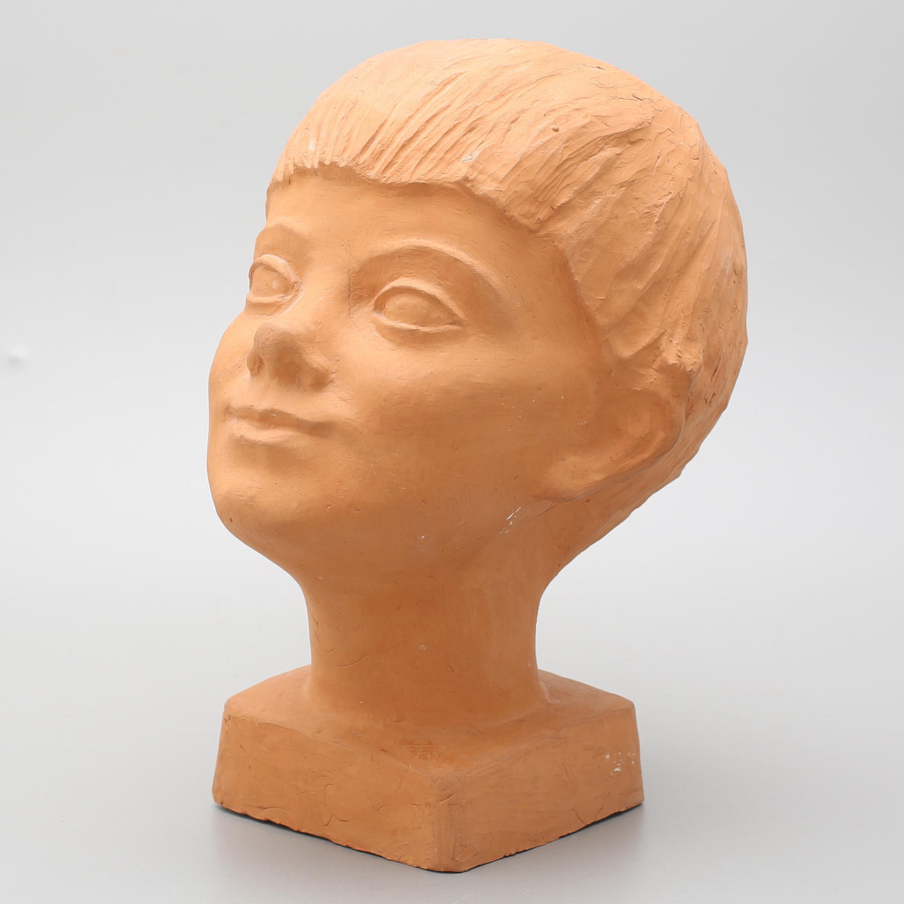 ARVID KÄLLSTRÖM. Skulptur, pojke, lergods, signerad.