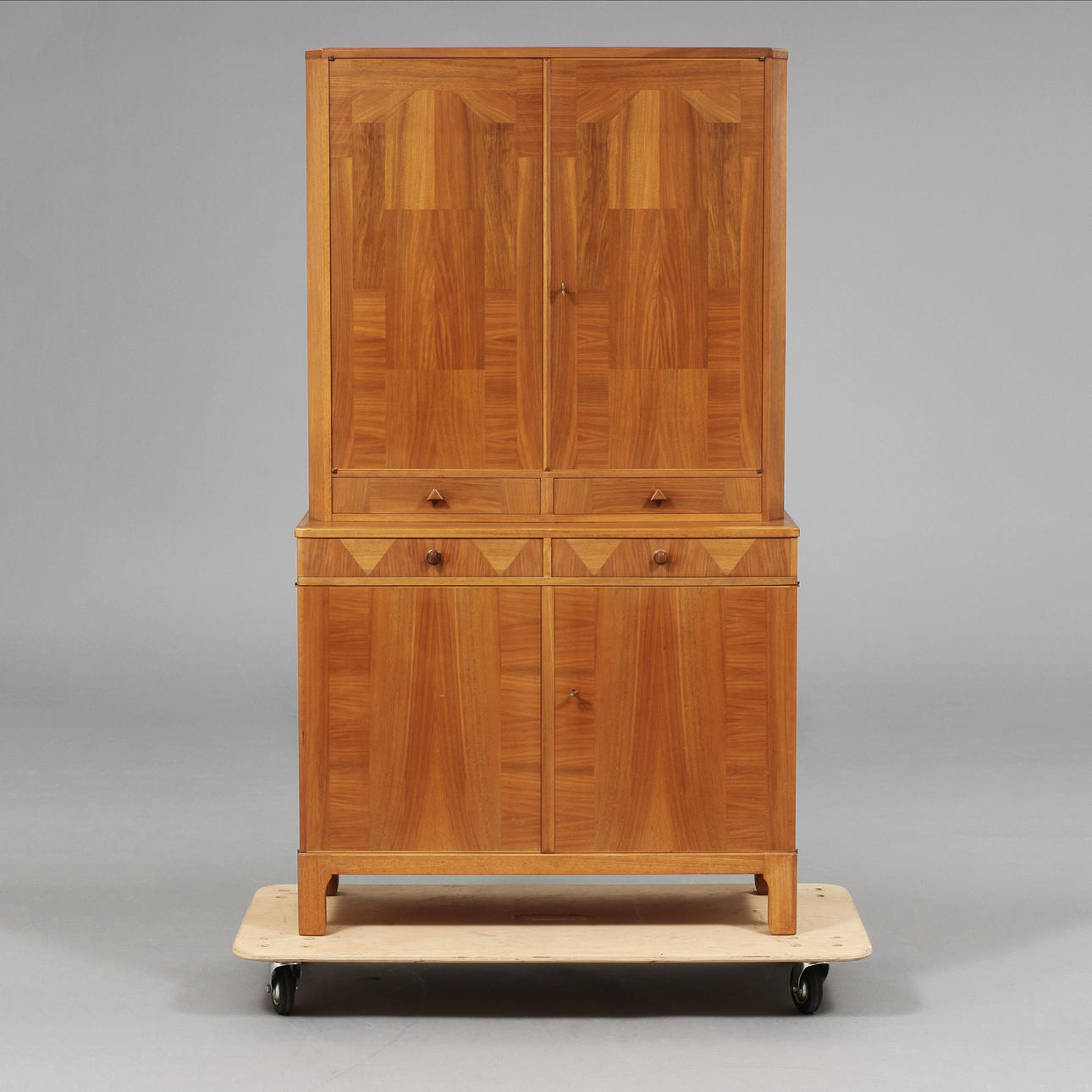 SKÅP "KLINTA", Carl Malmsten för Åfors Möbelfabrik.