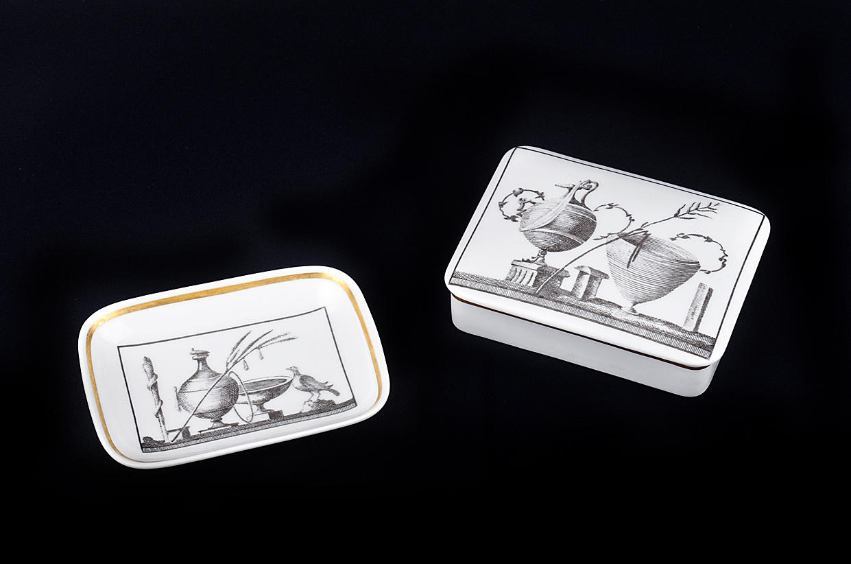 LORENZ HUTSCHENREUTHER. dosa och skål med Pompei dekor.