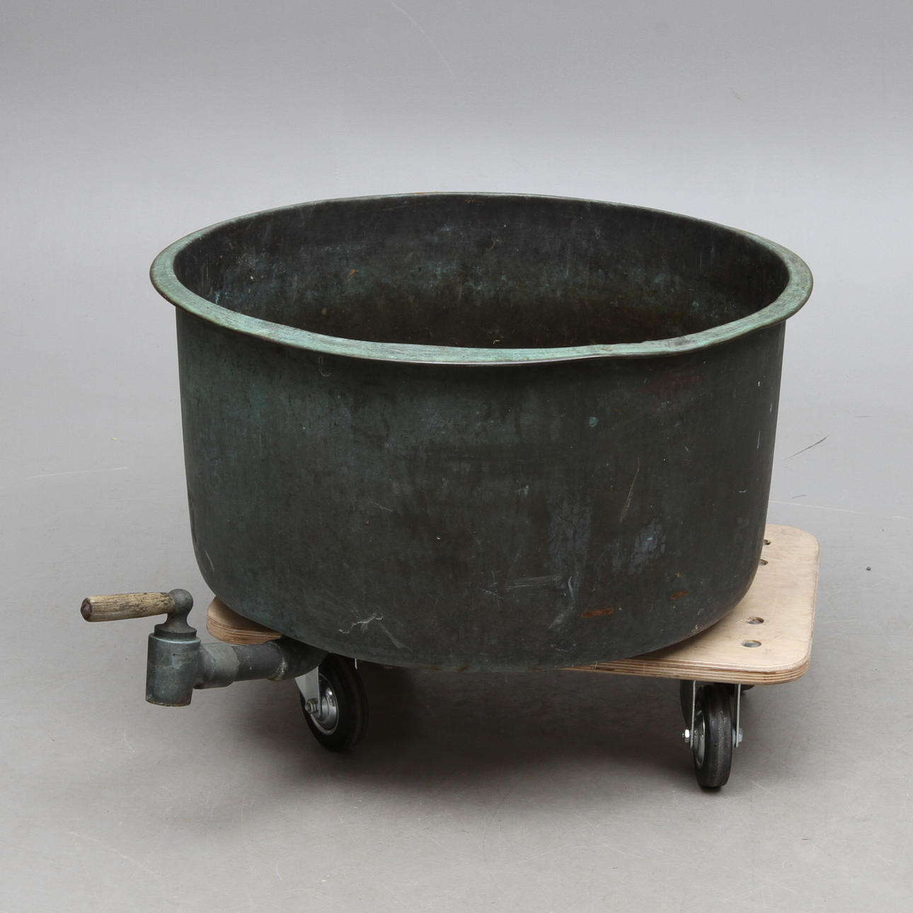 KOPPARKÄRL med kran.