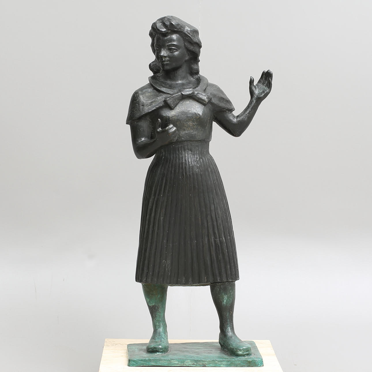 ARVID KÄLLSTRÖM. SKULPTUR, brons, "Liftarflickan", signerad.