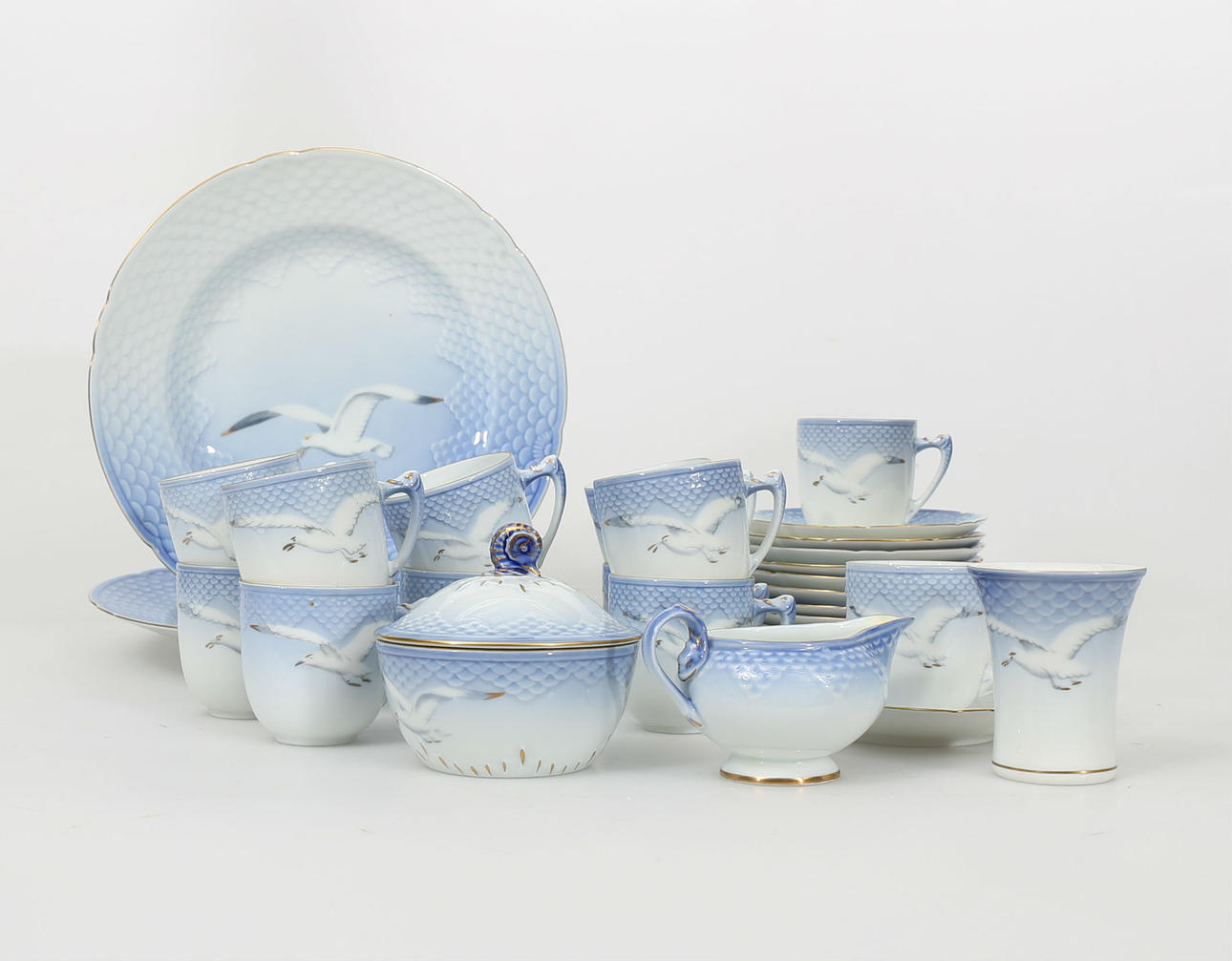 MOCKASERVIS OCH TALLRIKAR, porslin, 29 delar, "Måsen", Bing & Gröndahl.